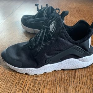 Women’s NIKE AIR HUARACHE ULTRA